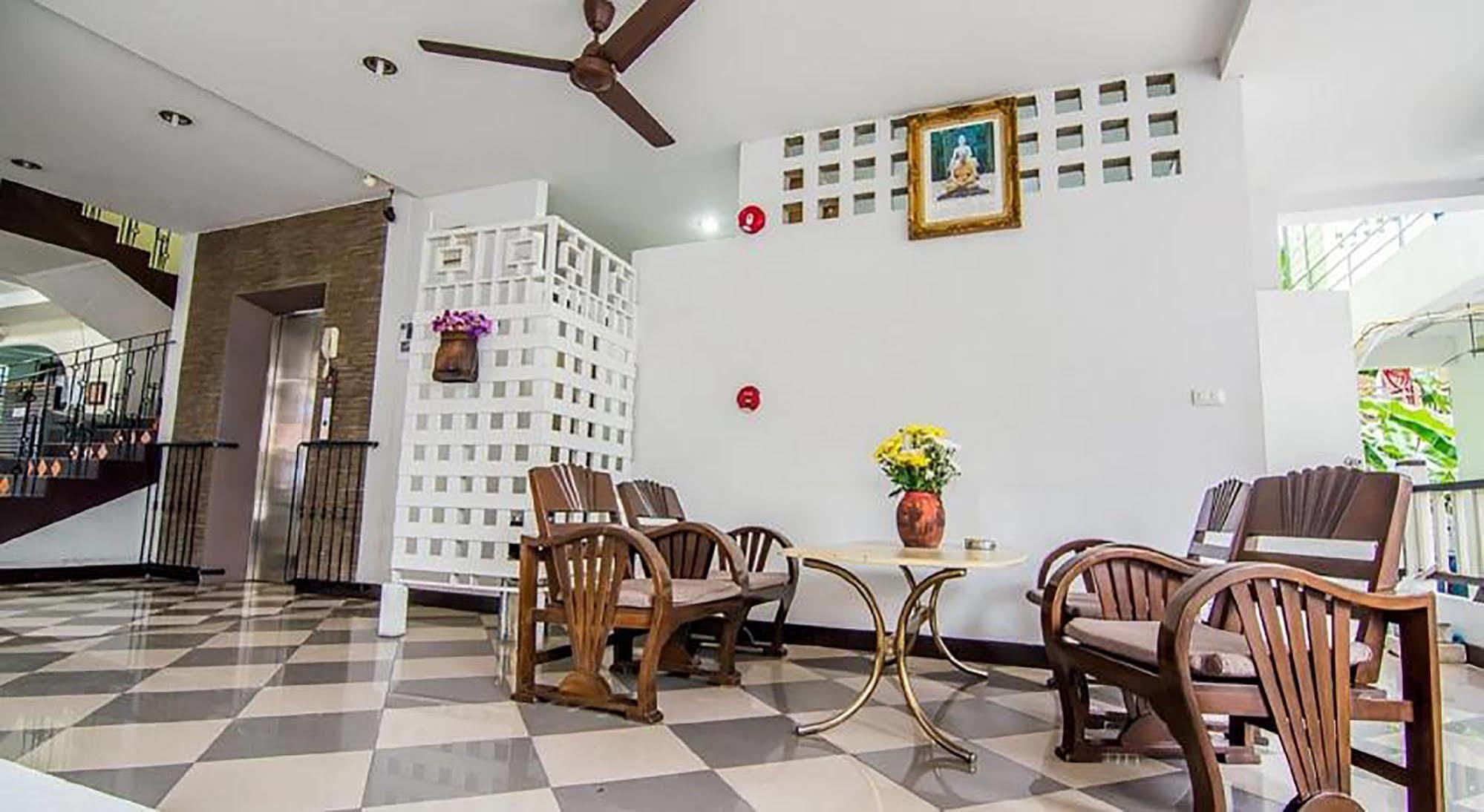 Sutus Court 4 Hotel Pattaya Bagian luar foto
