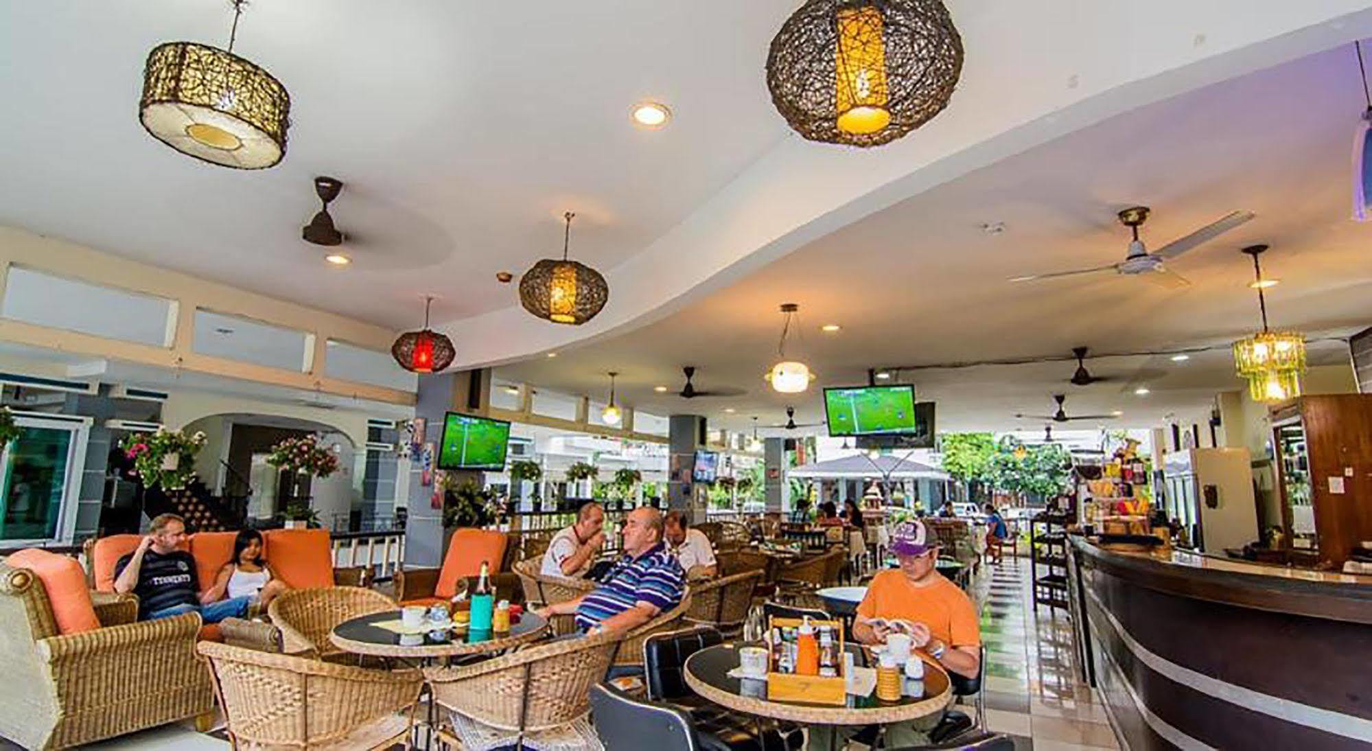 Sutus Court 4 Hotel Pattaya Bagian luar foto