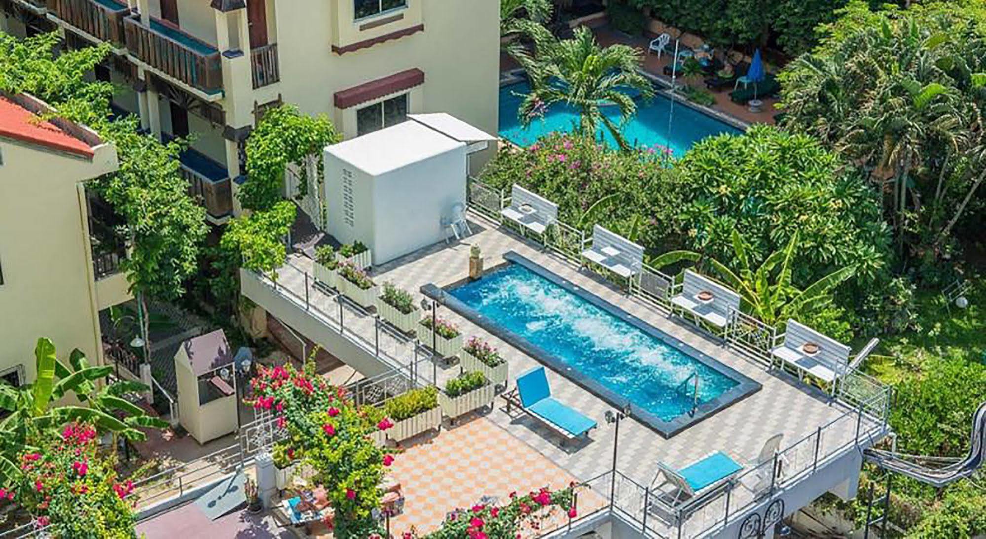 Sutus Court 4 Hotel Pattaya Bagian luar foto