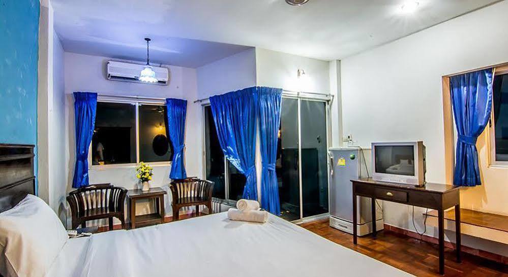 Sutus Court 4 Hotel Pattaya Bagian luar foto