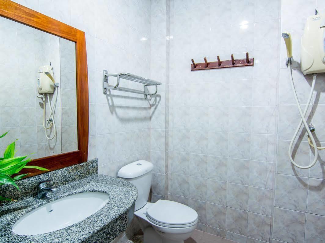 Sutus Court 4 Hotel Pattaya Bagian luar foto
